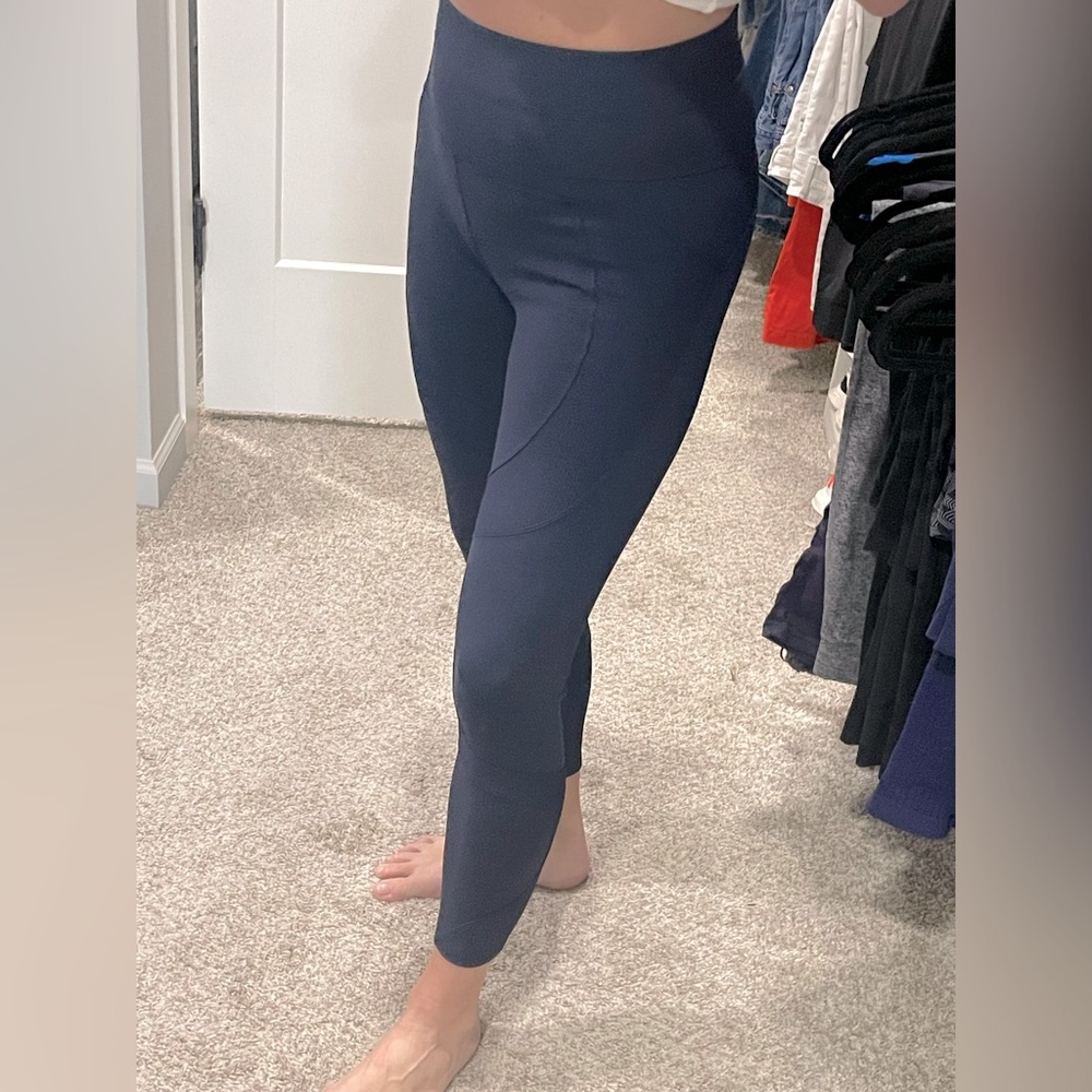 Lululemon navy women’s leggings
